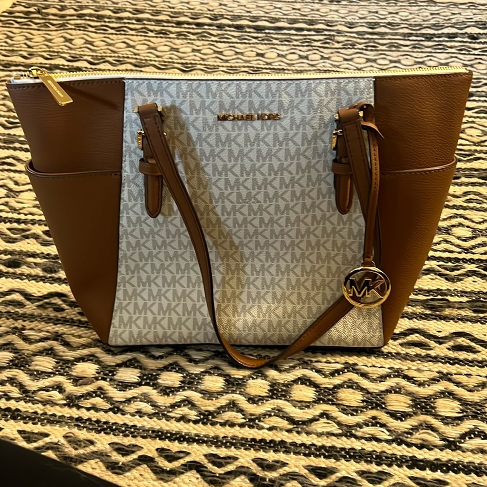 Micheal Kora purse